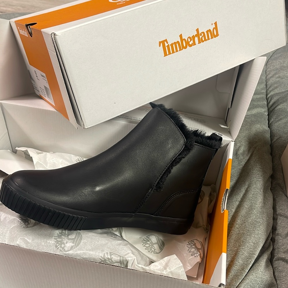 Timberland Black Leather Ankle Booties with Faux Fur Trim